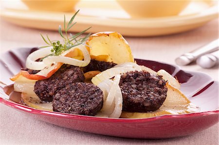 Black pudding with apples and onions Stock Photo - Premium Royalty-Free, Code: 659-06186176