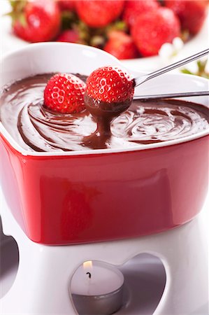 dunking food - Chocolate fondue with strawberries Stock Photo - Premium Royalty-Free, Code: 659-06186185