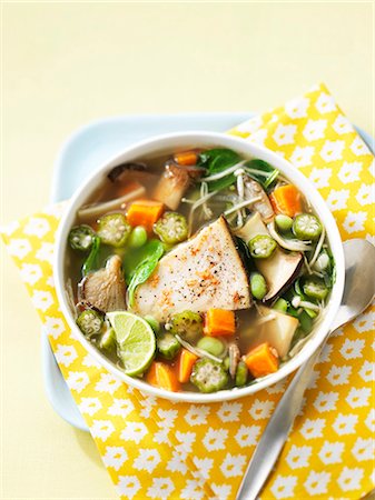 simsearch:659-07026900,k - Vegetable soup with mushrooms and grilled fish Foto de stock - Sin royalties Premium, Código: 659-06186204
