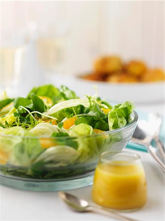 A mixed leaf salad with orange and fennel Foto de stock - Sin royalties Premium, Código: 659-06186209