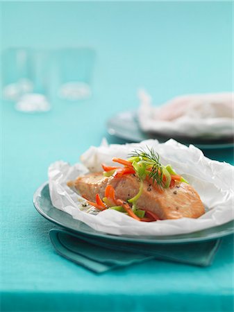 fish recipe - A salmon fillet in parchment paper Stock Photo - Premium Royalty-Free, Code: 659-06186215