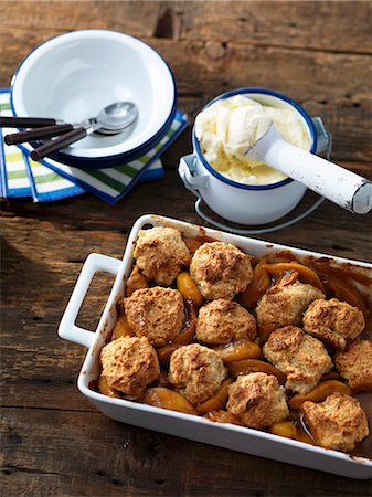 Peach cobbler with vanilla ice cream Stock Photo - Premium Royalty-Free, Code: 659-06186219