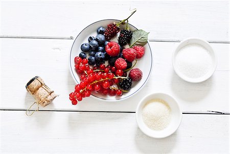 Ingredients for champagne jelly with berries Stock Photo - Premium Royalty-Free, Code: 659-06186221