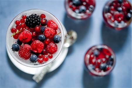 Champagne jelly with berries Foto de stock - Sin royalties Premium, Código: 659-06186223