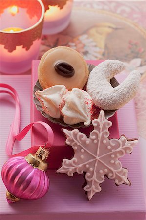 simsearch:659-06154804,k - Assorted Christmas biscuits to give as gifts Stock Photo - Premium Royalty-Free, Code: 659-06186336