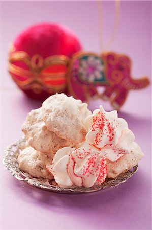 Macaroons and meringues on a silver plate Stock Photo - Premium Royalty-Free, Code: 659-06186355