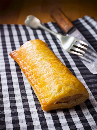 simsearch:659-06151851,k - Sausage roll Foto de stock - Sin royalties Premium, Código: 659-06186400