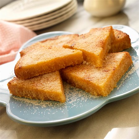 Gâteaux de manioc frit saupoudrée de sucre Photographie de stock - Premium Libres de Droits, Code: 659-06186467