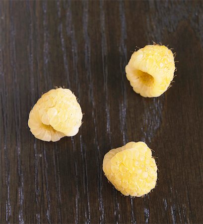 simsearch:659-07597844,k - Three yellow raspberries Foto de stock - Sin royalties Premium, Código: 659-06186474