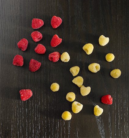 simsearch:659-06671538,k - Red and yellow raspberries Stock Photo - Premium Royalty-Free, Code: 659-06186473