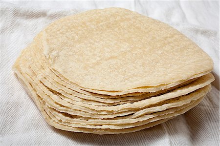 Stack of Corn Tortillas Foto de stock - Sin royalties Premium, Código: 659-06186515