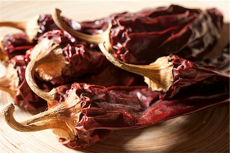 piment rouge - Séchés piments Guajillo entiers Photographie de stock - Premium Libres de Droits, Code: 659-06186521