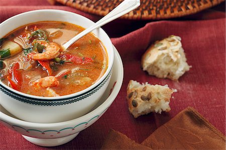 deep sea shrimp - Bowl of Shrimp and Smoked Oyster Chowder with a Pumpkin Seed Roll Stock Photo - Premium Royalty-Free, Code: 659-06186548