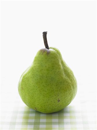 simsearch:659-06152361,k - One Green Anjou Pear Stock Photo - Premium Royalty-Free, Code: 659-06186584