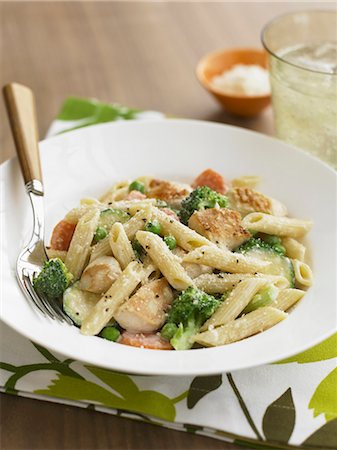 penne - Bowl of Chicken and Broccoli Penne Stock Photo - Premium Royalty-Free, Code: 659-06186596