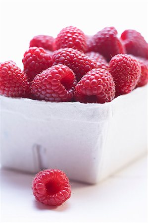 raspberry - Raspberries in cardboard punnet (close-up) Stock Photo - Premium Royalty-Free, Code: 659-06186622
