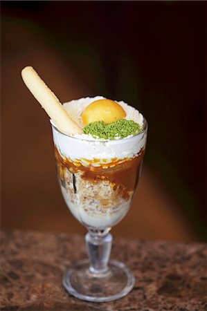 sundae - Vanilla and caramel ice cream with pistachios Stock Photo - Premium Royalty-Free, Code: 659-06186646