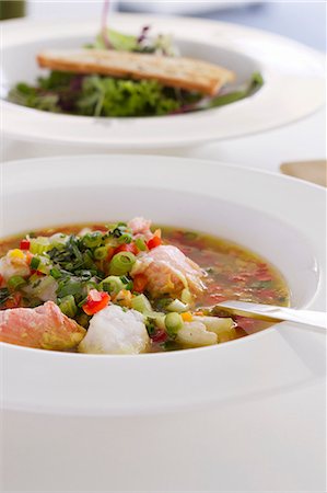 simsearch:659-03524000,k - Fish soup with vegetables (France) Foto de stock - Royalty Free Premium, Número: 659-06186723