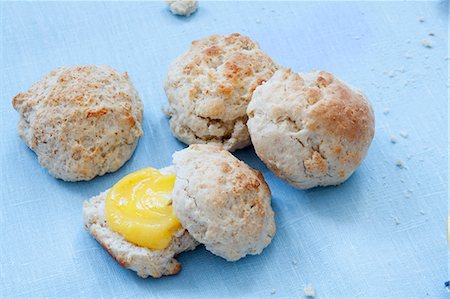 simsearch:659-01865422,k - Scones with lemon curd Foto de stock - Sin royalties Premium, Código: 659-06186787