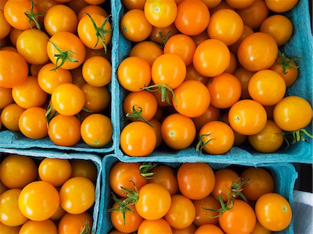 simsearch:659-07598975,k - Yellow Cherry Tomatoes from Pennsylvania Farmers Market Foto de stock - Sin royalties Premium, Código: 659-06186808