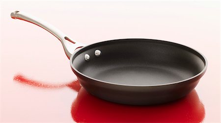 pfanne - An empty frying pan Foto de stock - Sin royalties Premium, Código: 659-06186873