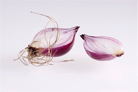Red onion, halved Foto de stock - Sin royalties Premium, Código: 659-06186897