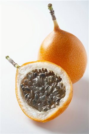 passionfruit - Granadilla, whole and halved Stock Photo - Premium Royalty-Free, Code: 659-06186893