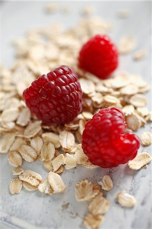 flocons d'avoine - Avoine et framboises Photographie de stock - Premium Libres de Droits, Code: 659-06186911