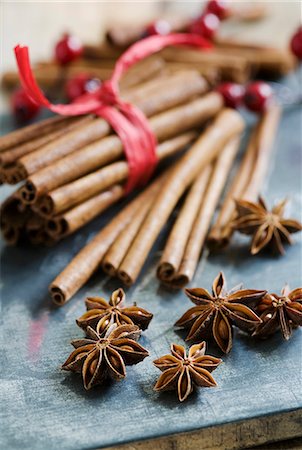 spice still life - An arrangement of star anise and cinnamon sticks Stock Photo - Premium Royalty-Free, Code: 659-06186941