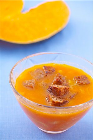 simsearch:659-08905895,k - Pumpkin soup in a glass bowl with croutons Stock Photo - Premium Royalty-Free, Code: 659-06186966