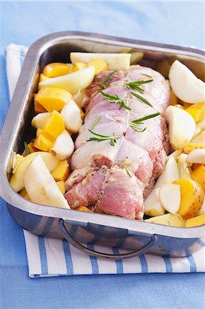 simsearch:659-07069619,k - Turkey roulade in a roasting tin with garlic, potatoes and pears Stock Photo - Premium Royalty-Free, Code: 659-06186962