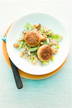 rissole - Saucisson de foie burger champignons de poireaux, girolles Photographie de stock - Premium Libres de Droits, Code: 659-06186996