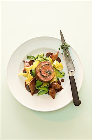 Beef roulade with pasta and vegetables Stock Photo - Premium Royalty-Free, Code: 659-06187007