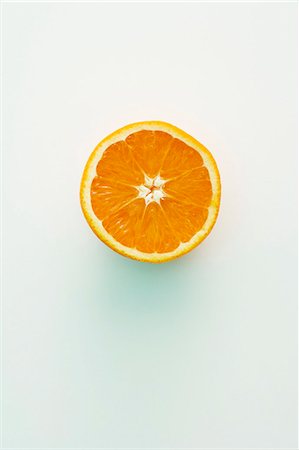 Half an orange Fotografie stock - Premium Royalty-Free, Codice: 659-06187074