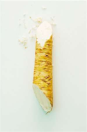 Partially Grated Horseradish Root Foto de stock - Sin royalties Premium, Código: 659-06187073