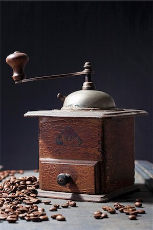 An old mechanical coffee mill Stock Photo - Premium Royalty-Free, Code: 659-06187177