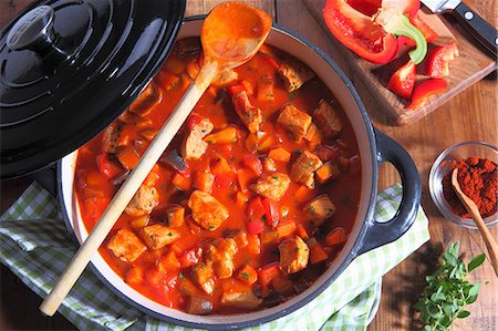 paper napkin - Hungarian goulash in a pot Stock Photo - Premium Royalty-Free, Code: 659-06187208