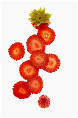 simsearch:659-07069452,k - Slices strawberries (seen from above) Stock Photo - Premium Royalty-Free, Code: 659-06187235