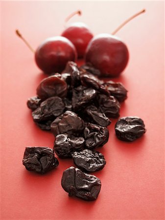 simsearch:659-06156038,k - Small Wooden Bowl of Dried Cherries with a Fresh Cherry Stock Photo - Premium Royalty-Free, Code: 659-06187258
