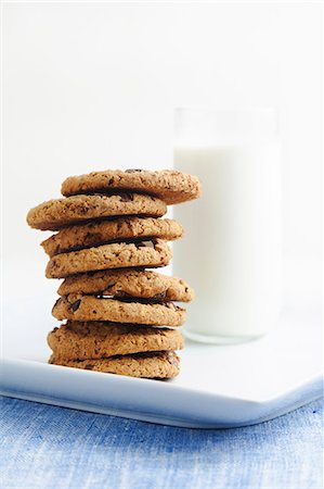 Stack of Chocolate Chip Cookies with a Glass of Milk Stock Photo - Premium Royalty-Free, Code: 659-06187309