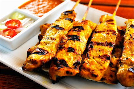 Grilled chicken sate kebabs with dips Foto de stock - Sin royalties Premium, Código: 659-06187324