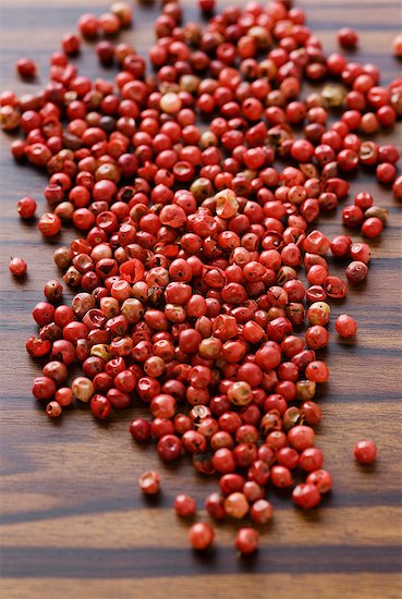 Heap of red peppercorns Foto de stock - Sin royalties Premium, Código de la imagen: 659-06187342