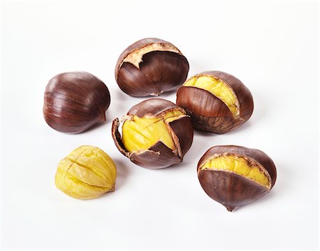 sweet chestnuts - Many Roasted Chestnuts, One Split Open Stock Photo - Premium Royalty-Free, Code: 659-06187540