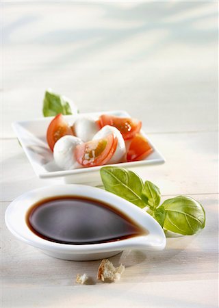 simsearch:659-08940975,k - Balsamic vinegar and Caprese salad Stock Photo - Premium Royalty-Free, Code: 659-06187542