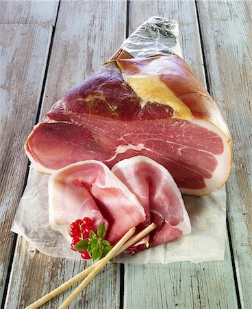 Cut, air-cured ham and grissini Stock Photo - Premium Royalty-Free, Code: 659-06187552