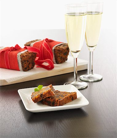 fruit cakes - Christmas fruit cake and champagne glasses Stock Photo - Premium Royalty-Free, Code: 659-06187623