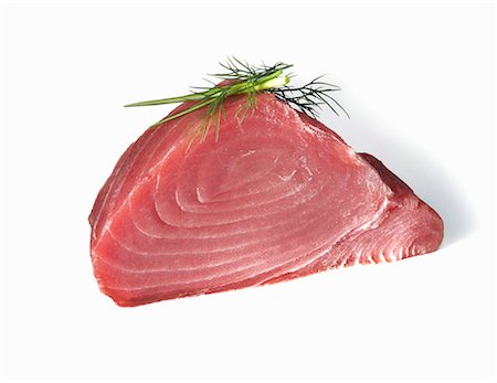 Steak de thon sur un fond blanc Photographie de stock - Premium Libres de Droits, Code: 659-06187638