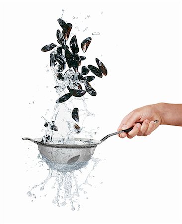 simsearch:659-06494071,k - Washing Mussels in a Colander Stock Photo - Premium Royalty-Free, Code: 659-06187665