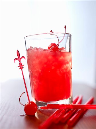 simsearch:659-06187716,k - 'Zombie' (cocktail) with rum and fruit juice Foto de stock - Sin royalties Premium, Código: 659-06187685