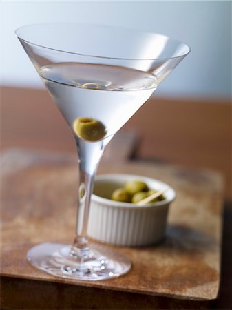 simsearch:659-03529606,k - Dry martini with olives Stock Photo - Premium Royalty-Free, Code: 659-06187680